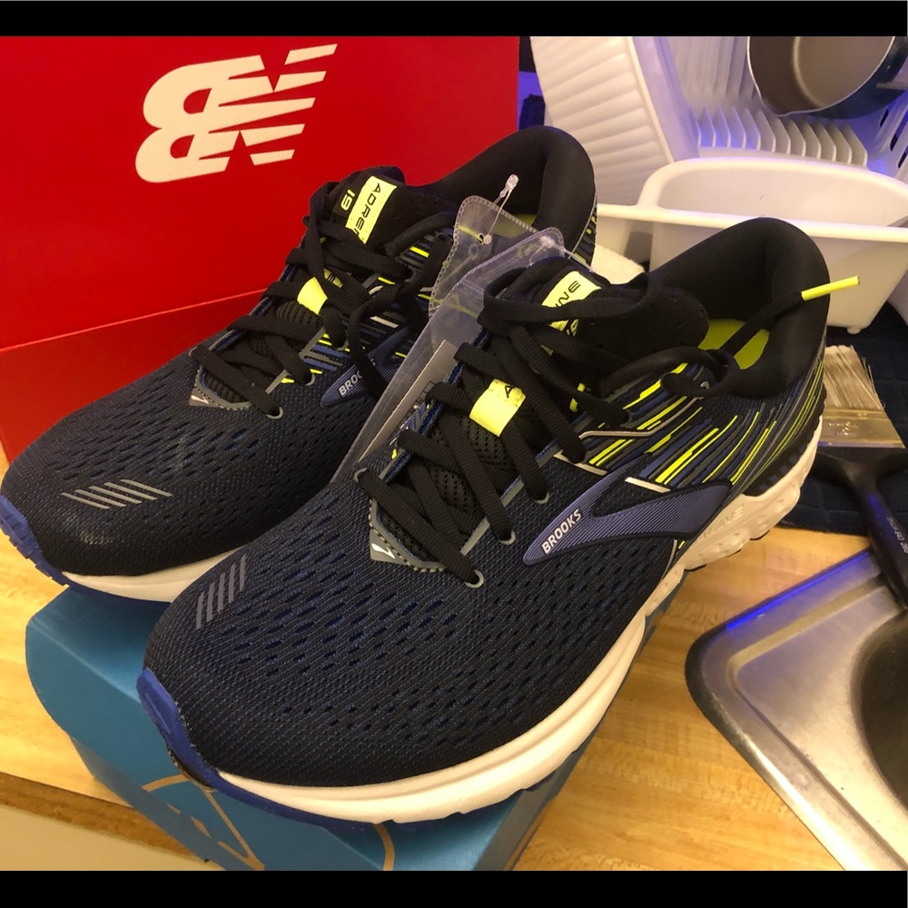 BROOKS RUNNING/Training/ walking shoe. Never worn*